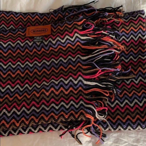 Colorful Missoni Scarf - Picture 4 of 4